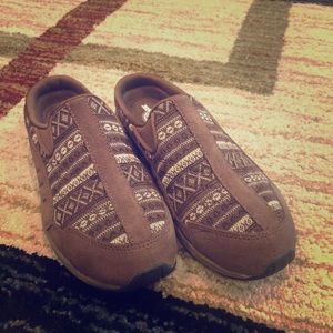 Easy-spirit travel time women’s athletic